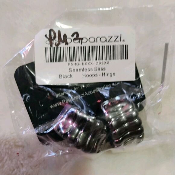 Paparazzi Seamless Sass Black Gunmetal Hoop Earrings Textured Hinge P5HO-BKXX-29 - Picture 3 of 9